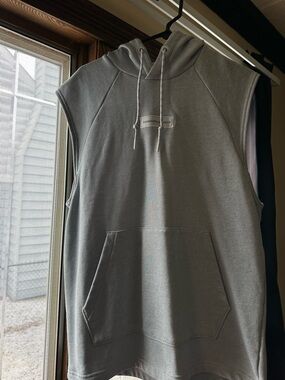 Under Armour Light Gray Hooded Sleeveless Pullover